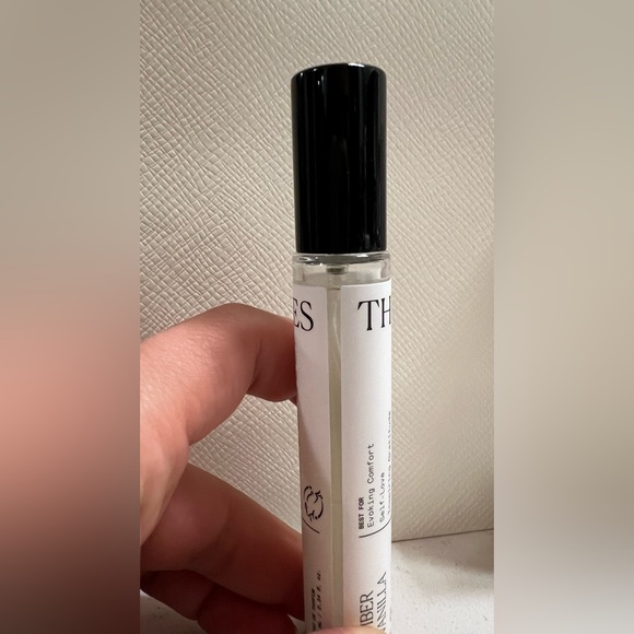 The 7 Virtues Amber Vanilla Eau de Parfum Comes with EXCLUSIVE Scarf - Picture 3 of 5